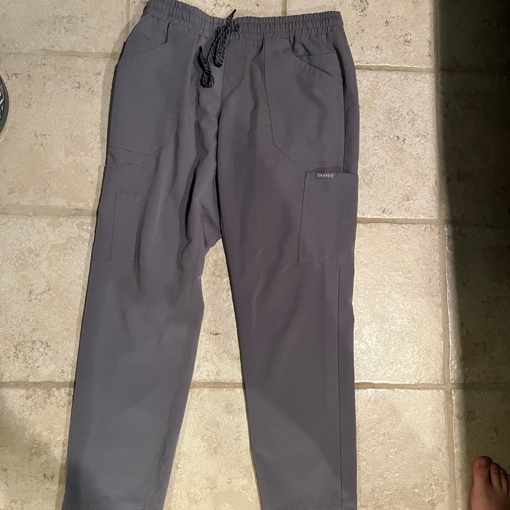 Gray jaanuu scrub pants